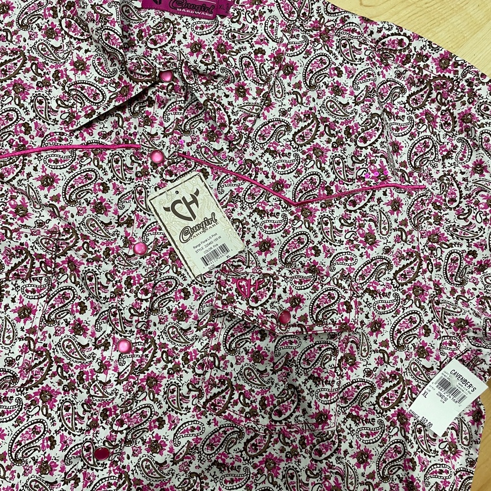 Great Christmas gift!! New Cowgirl Hardware button down western shirt. - Picture 3 of 7
